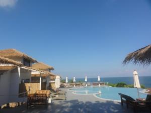 a view of the pool at the resort at High Life Bungalow in Haad Yao