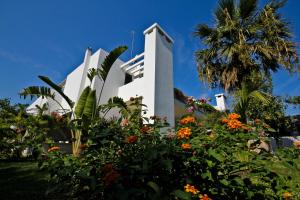 A garden outside B&B Villa Genny a pochi passi dal mare