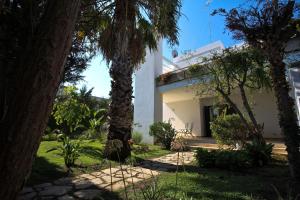 A garden outside B&B Villa Genny a pochi passi dal mare