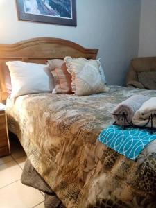 a bed with pillows on it in a bedroom at Apartment Summer in Puerto Peñasco