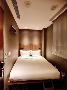 Ліжко або ліжка в номері Beauty Hotels Taipei - B7 Journey