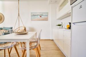 Kuchnia lub aneks kuchenny w obiekcie SUNSET BEACH Charming apartment with jacuzzi
