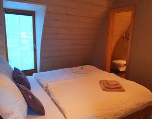 Ein Bett oder Betten in einem Zimmer der Unterkunft Bnb la Péniche