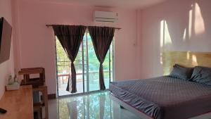 Postel nebo postele na pokoji v ubytování Baan Suan Chiva Saran