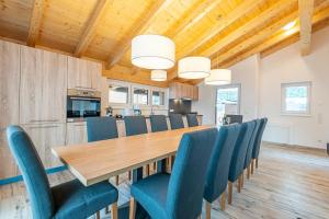Kuchyňa alebo kuchynka v ubytovaní Chalet Dorf Wagrain Alpenleben by AlpenTravel