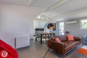 a living room with a couch and a table at Appartement Terrasses in Sévrier