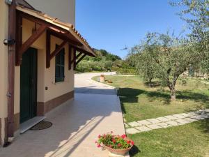 A garden outside Le Vigne di Clementina Fabi