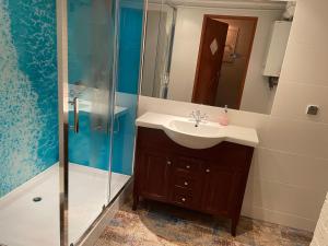 Ένα μπάνιο στο Apartament przy ulicy Zaruskiego blisko plaży +35 φωτογραφίες