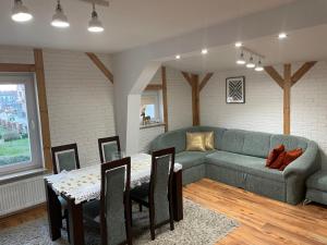 Χώρος καθιστικού στο Apartament przy ulicy Zaruskiego blisko plaży
