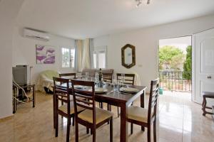 a dining room with a table and chairs at Villa Paolo in Calpe