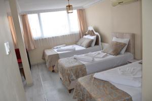 En eller flere senge i et værelse på TABRİZ HOTEL