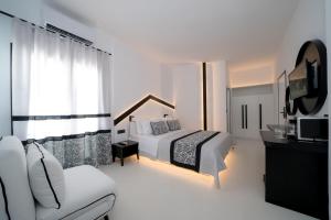 Ένα ή περισσότερα κρεβάτια σε δωμάτιο στο Divelia Hotel