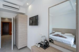 Postel nebo postele na pokoji v ubytování Stamos All Inclusive