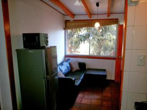 a living room with a couch and a window at Comarca Valparaíso in Valparaíso