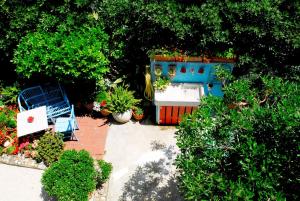 an overhead view of a garden with flowers and plants at Beachfront Apartment Mala Tereza in Split