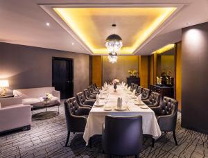 Seating area sa Ezdan Palace Hotel