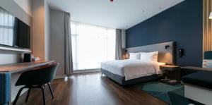 Holiday Inn Express Urumqi Station by IHG客房内的一张或多张床位