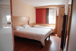 Postel nebo postele na pokoji v ubytování ibis Albert Pays de Somme