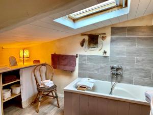 Koupelna v ubytování Porte de Provence - Gorge de l'Ardèche + 120 fotografií