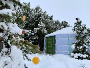 Obiekt Valhalla Yurts Odin zimą