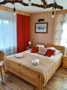 a bedroom with a bed with two towels on it at Willa Polka in Bukowina Tatrzańska