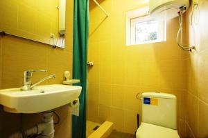 Kúpeľňa v ubytovaní Mila Pet friendly holiday house with private place on the beach