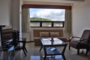 a living room with a couch and a table at Suites Jardín Imperial in Guatemala