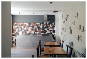 Kuchyňa alebo kuchynka v ubytovaní 5-Rooms Apartment