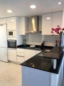 Kuchyň nebo kuchyňský kout v ubytování Punta Prima, Sea Senses, Apartment Christina