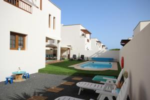 Zdjęcie z galerii obiektu Villa Las Caletas del Mar - Heated Pool w Costa Teguise