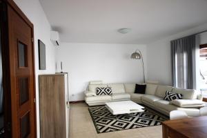 Zdjęcie z galerii obiektu Villa Las Caletas del Mar - Heated Pool w Costa Teguise