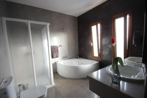 Zdjęcie z galerii obiektu Villa Las Caletas del Mar - Heated Pool w Costa Teguise