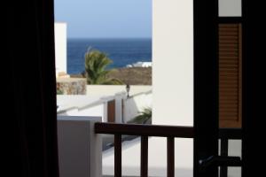 Zdjęcie z galerii obiektu Villa Las Caletas del Mar - Heated Pool w Costa Teguise
