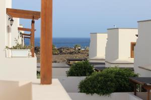 Zdjęcie z galerii obiektu Villa Las Caletas del Mar - Heated Pool w Costa Teguise