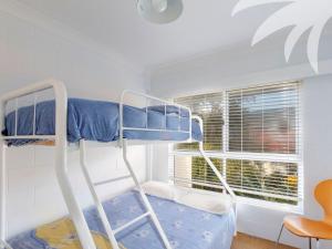 A bunk bed or bunk beds in a room at Villa Manyana Unit 26