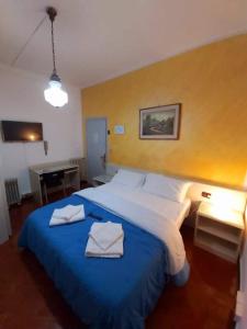Hotel Arcella tesisinde bir odada yatak veya yataklar