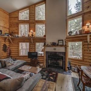 a living room with a couch and a fireplace at Cascade Log Cabin by Casago McCall - Donerightmanagement in Cascade