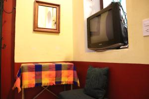 Televiisor ja/või meelelahutuskeskus majutusasutuses Hostel Casa Zalaoui