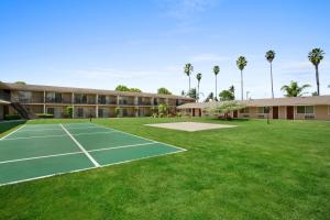 a tennis court in front of a building at Travelodge by Wyndham Santa Maria in Santa Maria