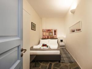 A bed or beds in a room at Villa in Mykonos near Agios Sostis Beach