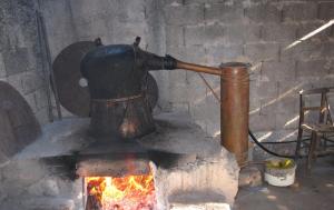 a stove with a pot on top of a fire at Sitanos Anna House in Sítanos