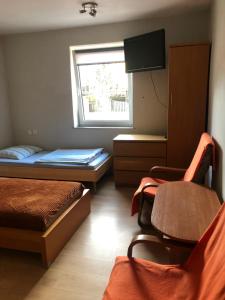 Posteľ alebo postele v izbe v ubytovaní Tanie Pokoje Blisko Lotniska