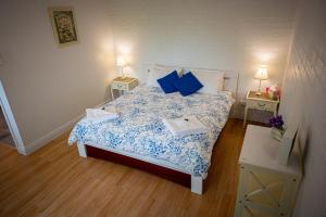 Ένα ή περισσότερα κρεβάτια σε δωμάτιο στο Homewood Cottages