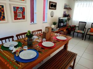 Ресторант или друго място за хранене в Excelente Duplex em Arembepe Aquaville - Bahia