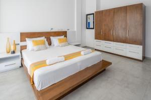 Postel nebo postele na pokoji v ubytování ARENA BY SERENDIA Aparthotel
