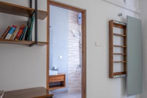Knihovna v apartmánu