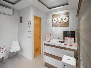 Gallery image of OYO 605 The Quarters in Manila