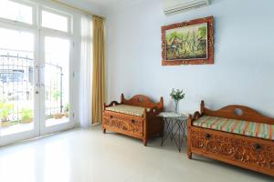 a living room with two beds and a window at Ge JacMart Homestay Makassar in Makassar