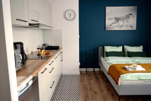 Posteľ alebo postele v izbe v ubytovaní ForRest Apartment Krynica