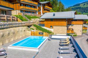 Bazén v ubytovaní Chalet Dorf Wagrain Alpenleben by AlpenTravel alebo v jeho blízkosti